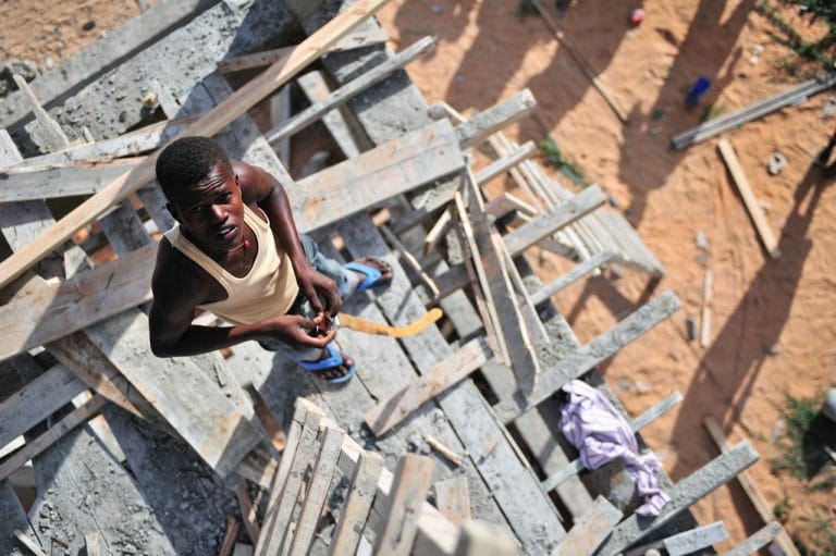 Illustration de l’article : Alors que le confinement tue des emplois, les travailleurs informels africains souffrent