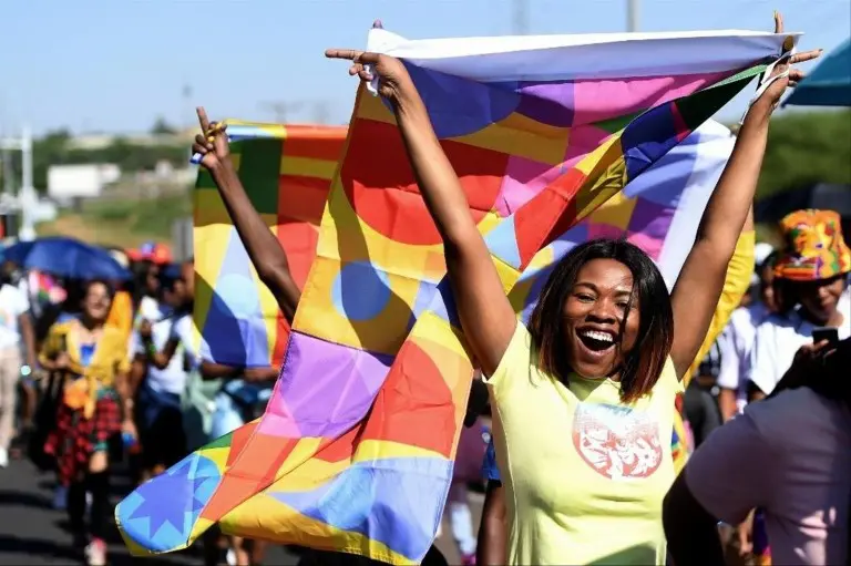 Illustration de l’article : Le Gabon devient le 70e pays à rendre illégale les relations homosexuelles