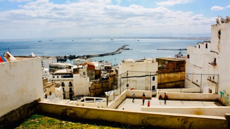 Vue d'Alger, capitale et centre économique de l'Algérie