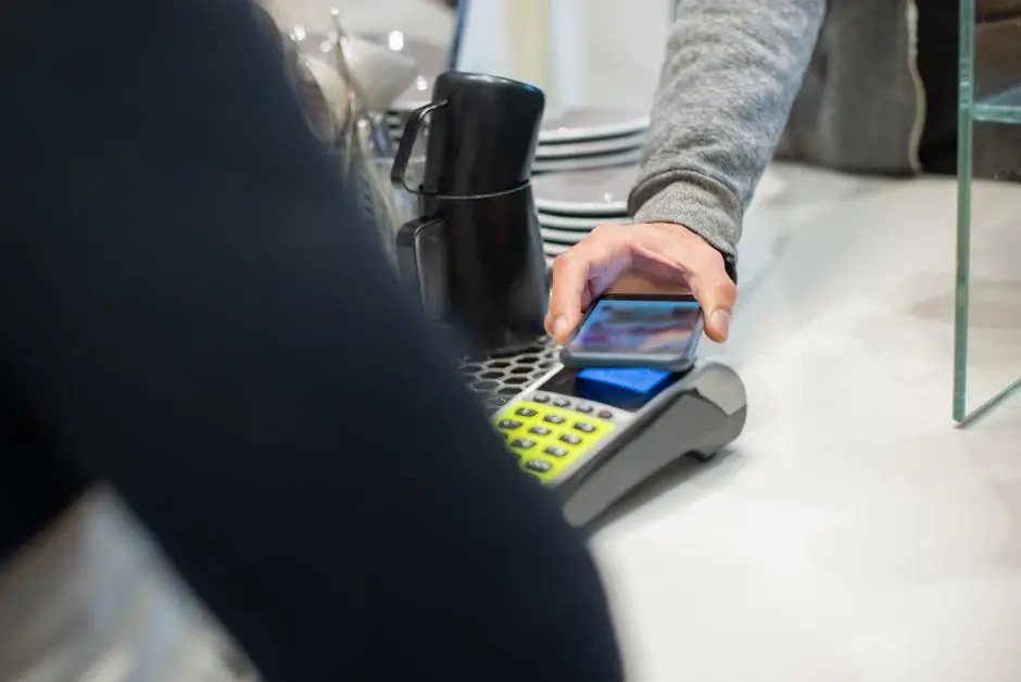 Fintech vs banques : qui domine le paiement numérique en Afrique francophone ?