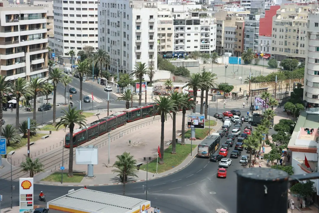 Ouvrir un compte bancaire au Maroc depuis l&rsquo;étranger : banques, démarches et alternatives 2026