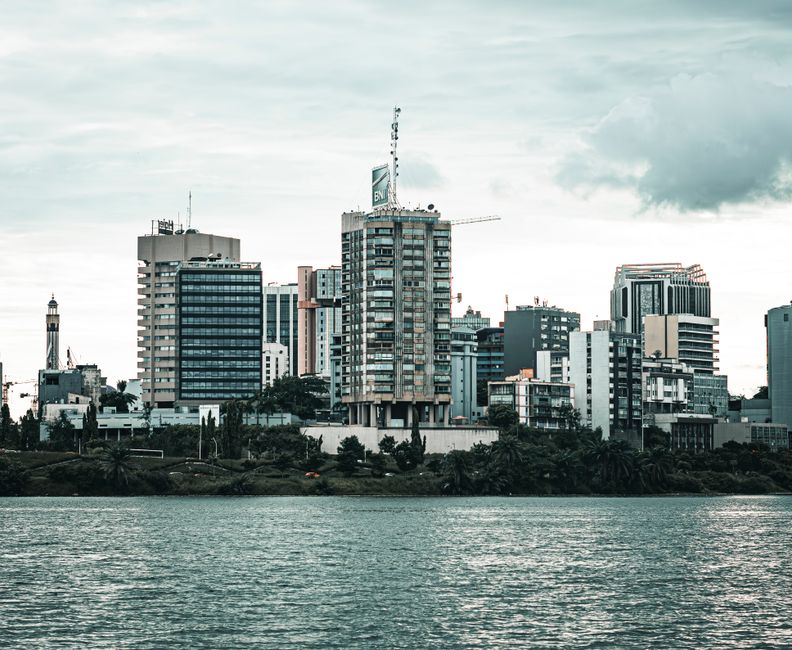 Mobile money et banques en Côte d’Ivoire : ouvrir un compte depuis la France (2026)