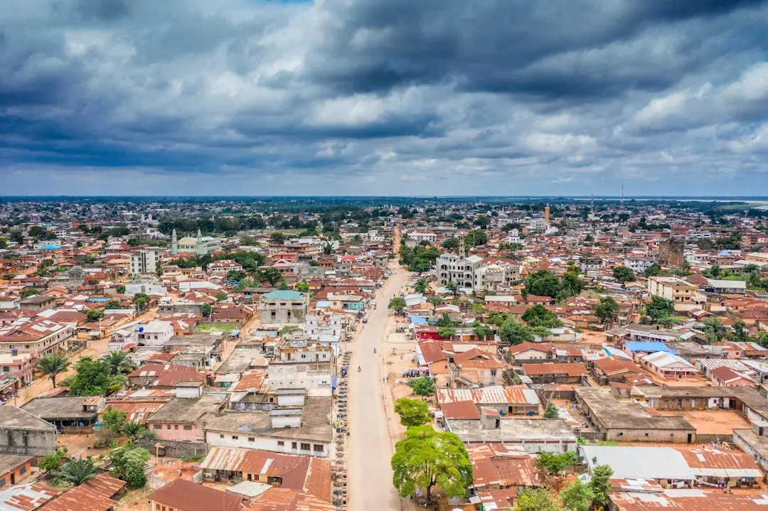 Envoyer de l&rsquo;argent vers le Bénin : comparatif frais et taux 2026