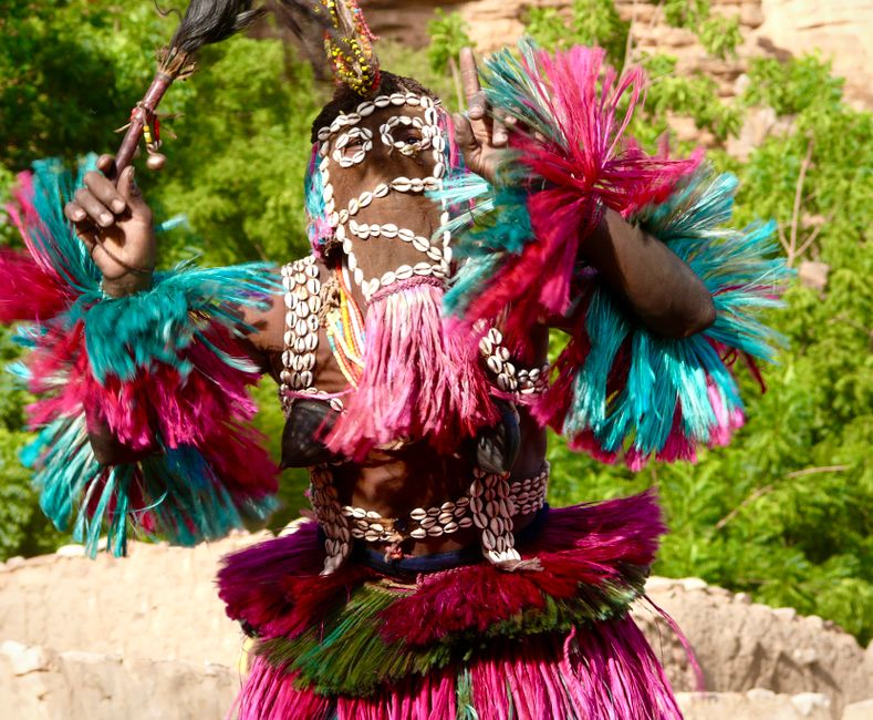 Mali : Madou Wolo honoré au Salon du leadership féminin africain pour quarante ans de carrière