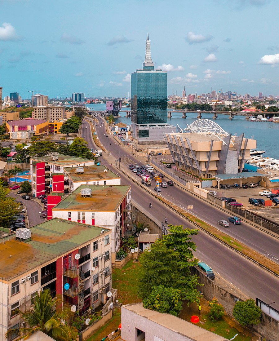 Ville africaine — calculateur de salaire net